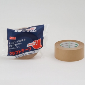 オカモト クラフトテープ アルファNo.226茶 50mmX50m 50巻入【1巻